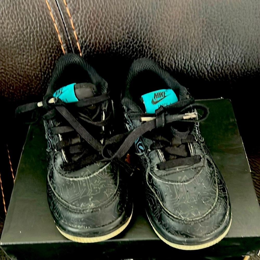 Nike airforce one for toddlers black size 8c, barely used!